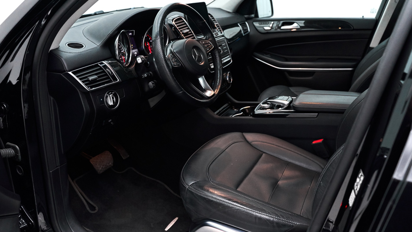 Mercedes-Benz GLS 550 image